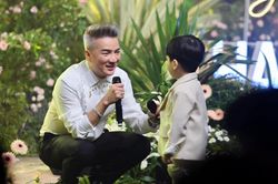 Đàm Vĩnh Hưng 'dỗi ra mặt' vì bị 'vị khách đặc biệt' này chiếm luôn spotlight trong đêm nhạc
