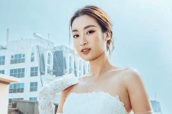 Hoa hậu Đỗ Mỹ Linh diện váy cưới phá cách trước khi lên xe hoa