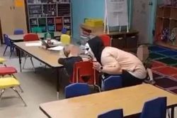 Giáo viên ở Mỹ bị điều tra vì đeo mặt nạ ma dọa trẻ