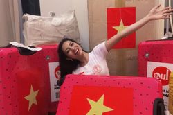 Lâm Thu Hồng khóc nghẹn vì nhận lại hành lý sau 7 ngày thất lạc