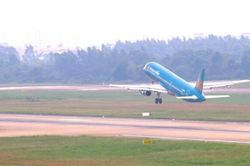 Máy bay Vietnam Airlines phải hạ cánh khẩn cấp để cứu người