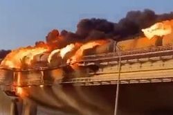 Video cầu Crimea cháy ngùn ngụt