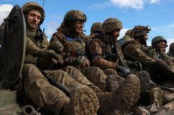 Ukraine triển khai 40.000 quân áp sát chiến tuyến ở Donbass