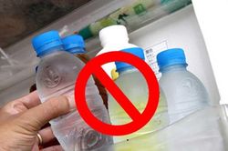 Chuyên gia khuyên bạn: Đừng dùng chai nhựa đựng nước trong tủ lạnh vì cực độc hại, có thể gây ung thư