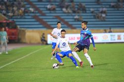 Văn Lâm lại sạch lưới, Bình Định gây sức ép trước Hà Nội FC