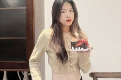 Thanh Nhã khoe eo con kiến khi trời Hà Nội vào Đông