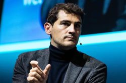 Iker Casillas troll giới truyền thông khi đùa rằng mình là gay?