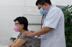 Phát hiện ung thư phổi di căn khi đi khám đau bả vai