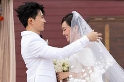 Ngắm khoảnh khắc hạnh phúc của Anh Tú - Diệu Nhi trong đám cưới