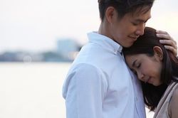 Biết tôi có nguy cơ vô sinh nhưng bạn trai vẫn muốn làm đám cưới