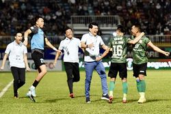 HLV Vũ Tiến Thành mát tay