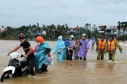 Quảng Nam: Cứu học sinh, người đàn ông bị nước lũ cuốn trôi