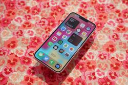 Đặt iPhone 13 nhưng được giao nhầm iPhone 14