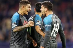 Soi kèo nhà cái Napoli vs Ajax. Nhận định, dự đoán bóng đá cúp C1 (23h45, 12/10)