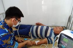 Bệnh xá đảo Sinh Tồn cấp cứu ngư dân bị đột quỵ não