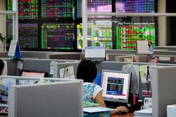 Cổ phiếu ngân hàng hồi mạnh mẽ, VN-Index thoát xa ngưỡng 1.000 điểm