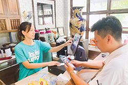 Đẩy mạnh phát triển thương mại điện tử