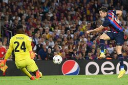 Barcelona 3-3 Inter: Lewandowski lập cú đúp, Barca vẫn lâm nguy