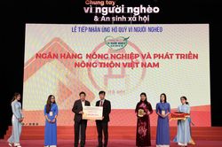 Agribank ủng hộ 2 tỷ đồng cho quỹ 'Vì người nghèo' thành phố Hà Nội