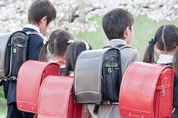 Để đựng sách vở, tại sao ba lô của học sinh Nhật Bản có giá lên đến hàng chục triệu đồng?