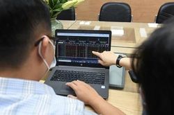 Bộ ba 'bằng – chứng – thép' chật vật giữa giông bão thị trường