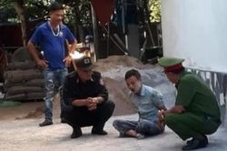 Chồng nổ súng bắn chết vợ, bắn hàng xóm bị thương