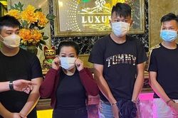 Khởi tố 11 đối tượng biến quán karaoke thành 'động lắc'
