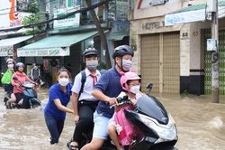 Triều cường cao kỷ lục, trường học Cần Thơ linh hoạt hình thức dạy học