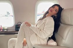 Bên trong máy bay riêng 73 triệu USD của Kylie Jenner