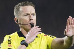 Trọng tài VAR Hernández bắt trận Kinh điển khiến fan Barca dở khóc dở cười