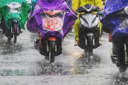Áp thấp nhiệt đới tiến về miền Trung, nhiều nơi mưa đặc biệt to