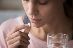 Thuốc tránh thai 'uống 1 viên có tác dụng cả tháng': Bác sĩ cảnh báo điều gì?