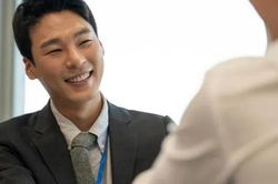 Đi tiếp đối tác với chồng, nào ngờ chạm mặt người yêu cũ