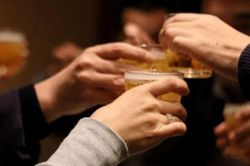 Nếu gặp 3 kiểu người chủ động mời bạn đi ăn, hãy nhanh chóng từ chối