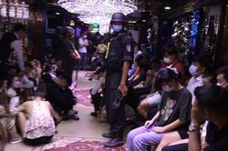 'Động bay lắc' trong quán karaoke Hollywood
