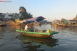 Bình yên xóm chài nhỏ ven Cảng Cái Rồng – Vân Đồn