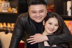 Ca sĩ Vũ Duy Khánh cưới vũ công kém 10 tuổi