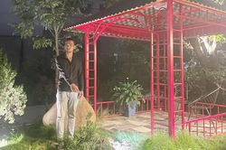 Rủ nhau trộm cây quán cà phê mang về nhà trồng