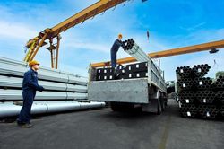Giá thép tuần qua liên tục giảm, tiêu thụ ảm đạm