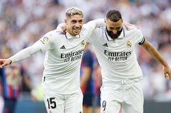 Hạ gục Barcelona, Real Madrid chiếm ngôi đầu bảng