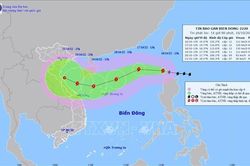 Bão Nesat sẽ đi vào Biển Đông và có khả năng mạnh thêm