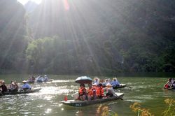 Gần 3 triệu lượt khách đến với Ninh Bình trong 9 tháng năm 2022