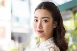 Hình ảnh đám hỏi Đỗ Mỹ Linh và chủ tịch CLB Hà Nội