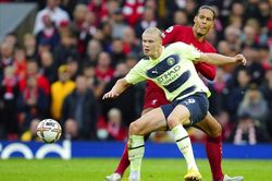 Van Dijk khiến Haaland 'tắt điện', nối dài kỷ lục khủng tại Anfield