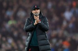Thắng Man City, HLV Klopp vẫn phải 'muối mặt' xin lỗi đối thủ