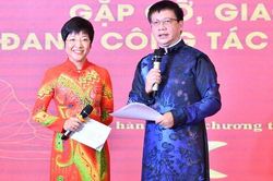 Nhà thiết kế giải thích lý do chọn sen cho mẫu áo dài biểu trưng Nhà giáo Việt Nam