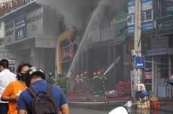 TP. Hồ Chí Minh: Cháy lớn tại quán bar gần chợ Bến Thành