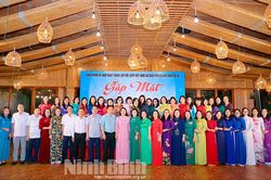 CLB Cán bộ nữ tỉnh gặp mặt nhân Ngày Phụ nữ Việt Nam