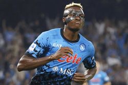 Napoli giữ vững ngôi đầu: Osimhen trở lại như hổ mọc thêm cánh