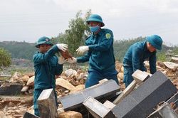 Hơn 600 ngôi mộ bị vùi lấp tại nghĩa trang lớn nhất Đà Nẵng